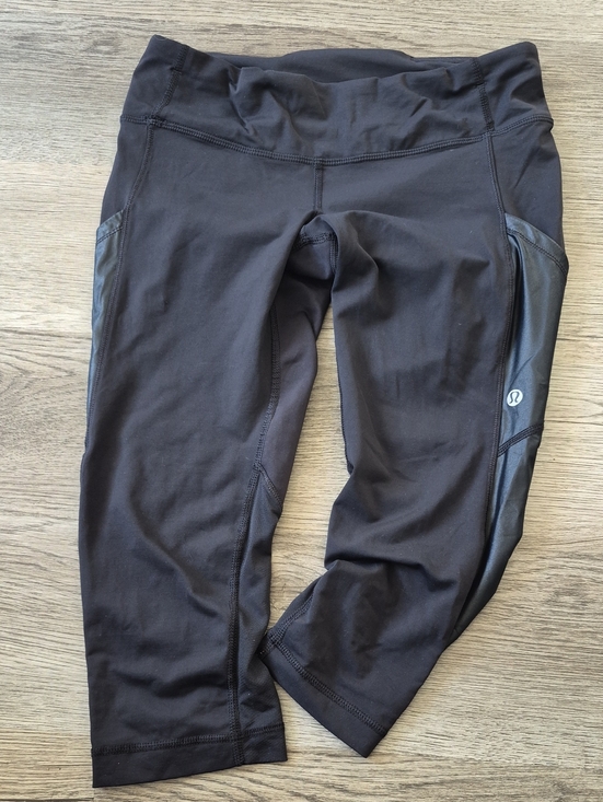 lululemon athletica Pants - Lululemon Black Athletic Cropped Leggings Size 6